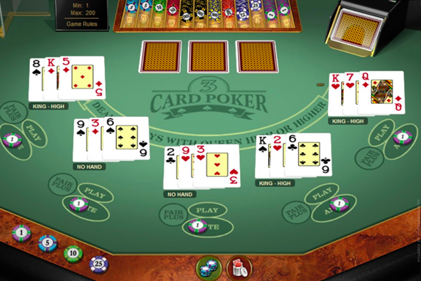 Hình ảnh bàn chơi 3 Card Poker với các lá bài và chip cược.